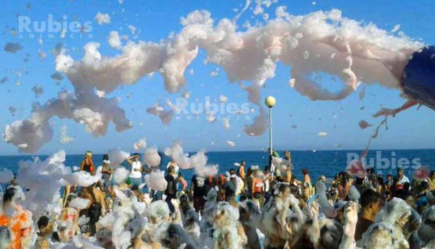 Fiesta de la espuma con cañón en un evento al aire libre