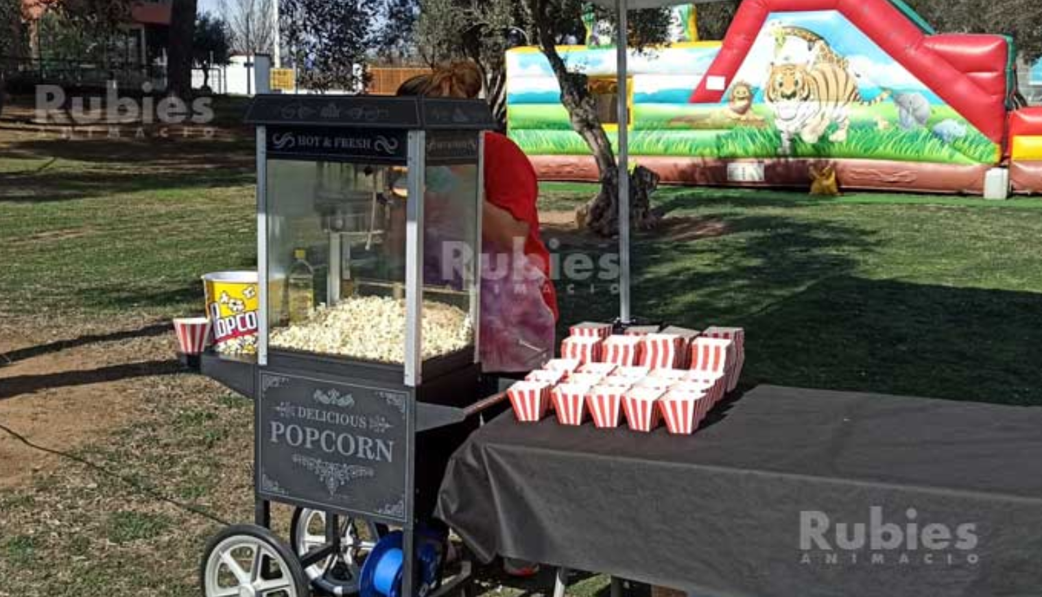 Carrito de palomitas recién hechas para eventos